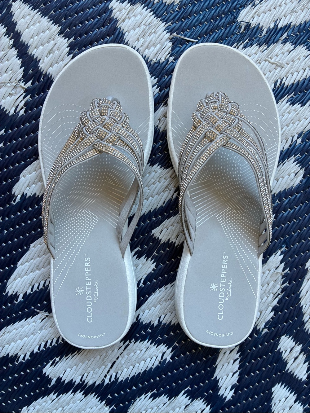 Clarks Cloudsteppers Women's Silver Braided Rhinestone Thong Sandals